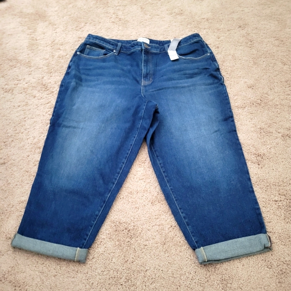 Women's Lane Bryant Size 18 Mid-Rise Boyfriend Fit Capri Pants - New With Tags!